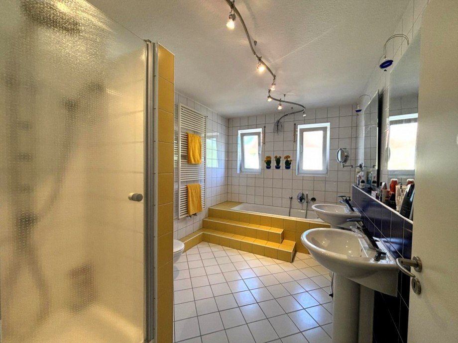Badezimmer OG 1 Doppelhaush�lfte Frankfurt am Main