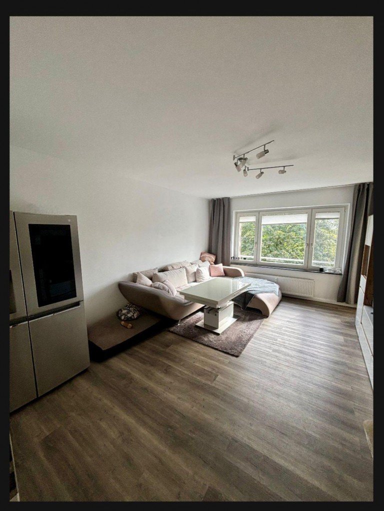 Wohnzimmer * Archivbild Wedel Etagenwohnung Helle 2,5-Zimmer Wohnung