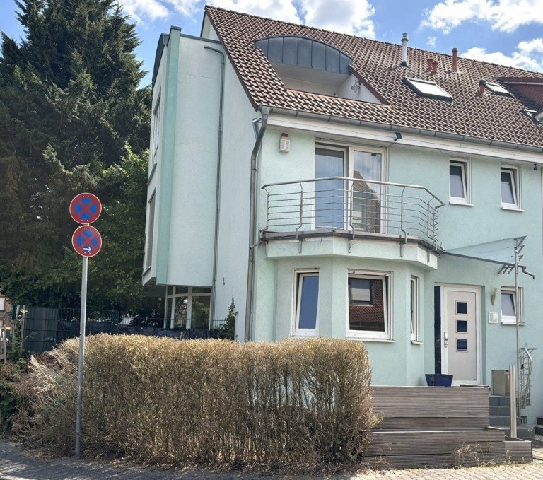Ansicht Stra�e Frankfurt am Main Doppelhaush�lfte modernes Wohnen mit Liebe und Stil umgesetzt - Haus und zweite Wohnung - auf Erbbau