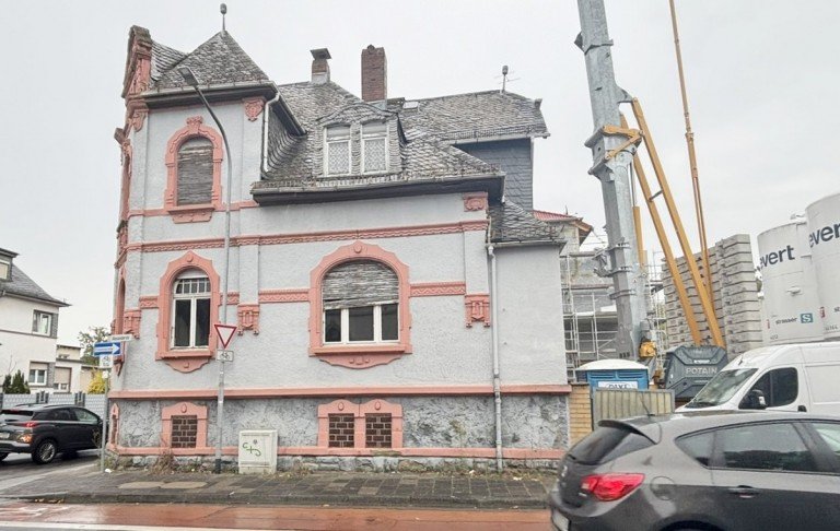 Ansicht Alexanderstra�e Obertshausen Einfamilienhaus RESERVIERT * Zentrales Stadthaus